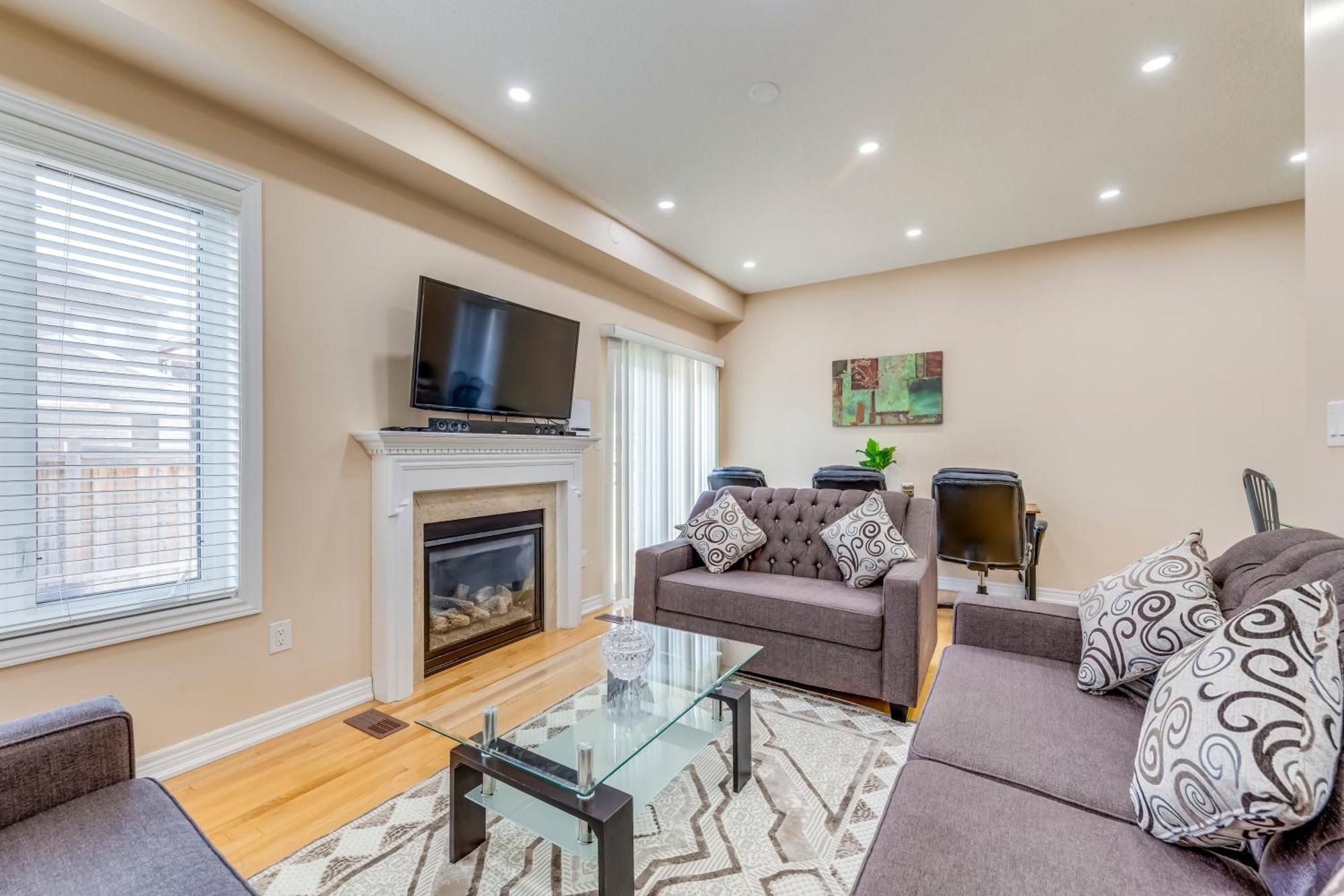 Avid Vacation Palace In Castlemore , Brampton Bagian luar foto