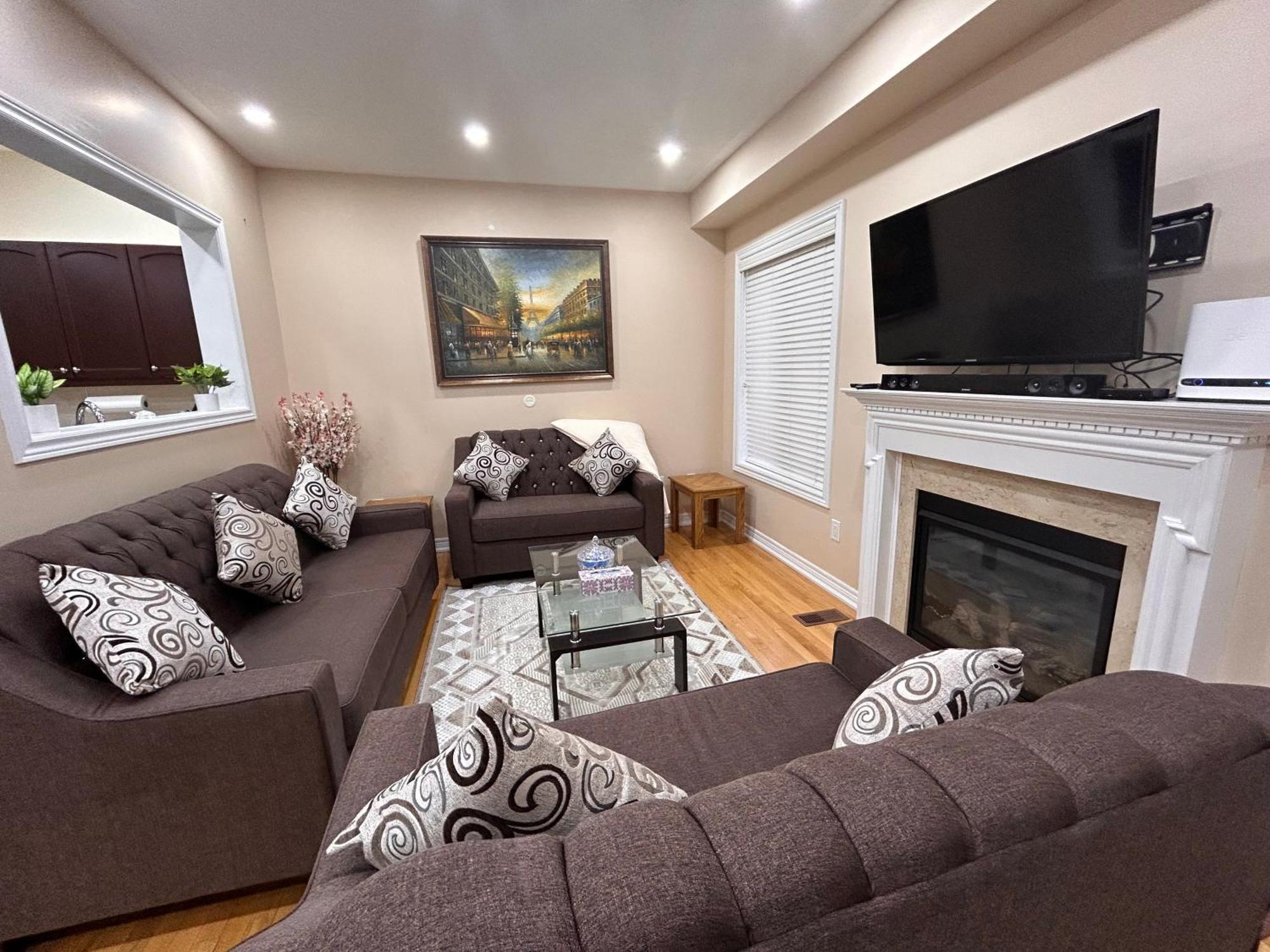 Avid Vacation Palace In Castlemore , Brampton Bagian luar foto