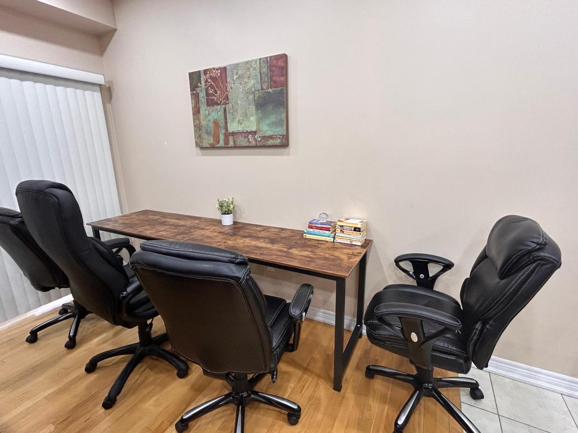 Avid Vacation Palace In Castlemore , Brampton Bagian luar foto
