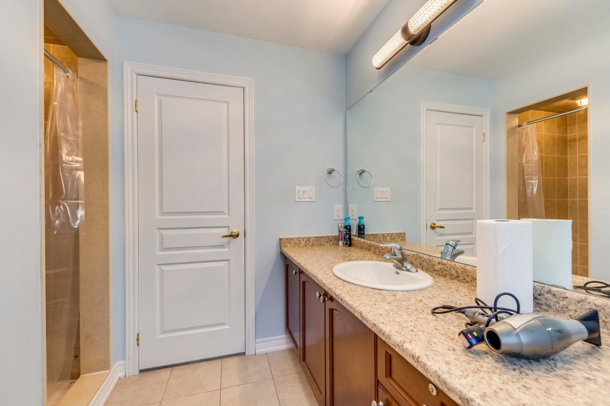 Avid Vacation Palace In Castlemore , Brampton Bagian luar foto