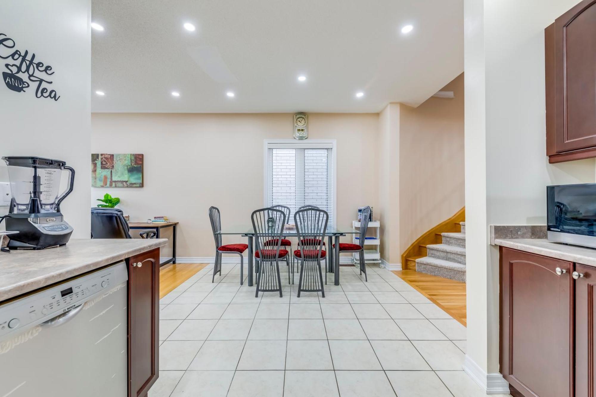 Avid Vacation Palace In Castlemore , Brampton Bagian luar foto