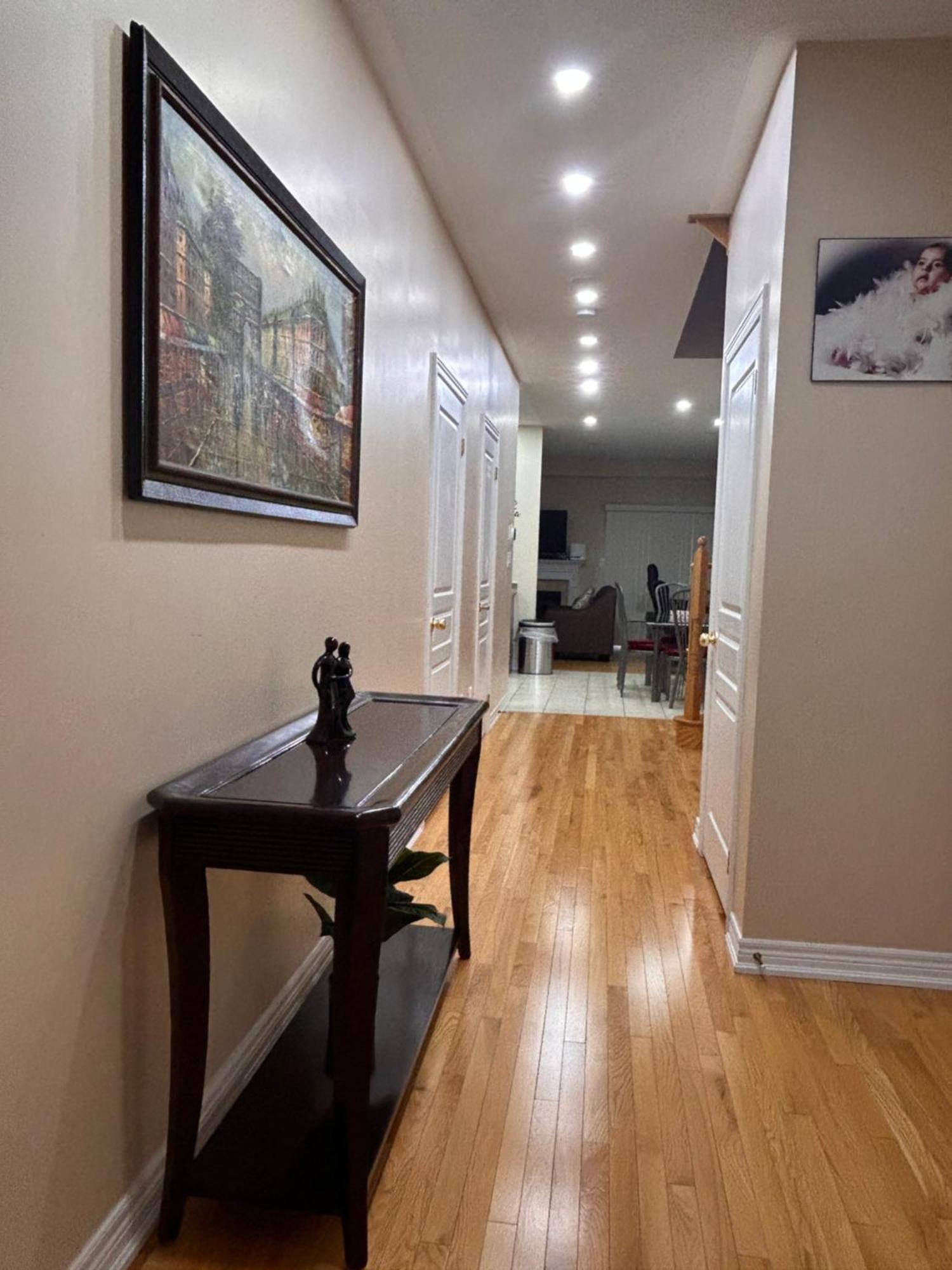 Avid Vacation Palace In Castlemore , Brampton Bagian luar foto