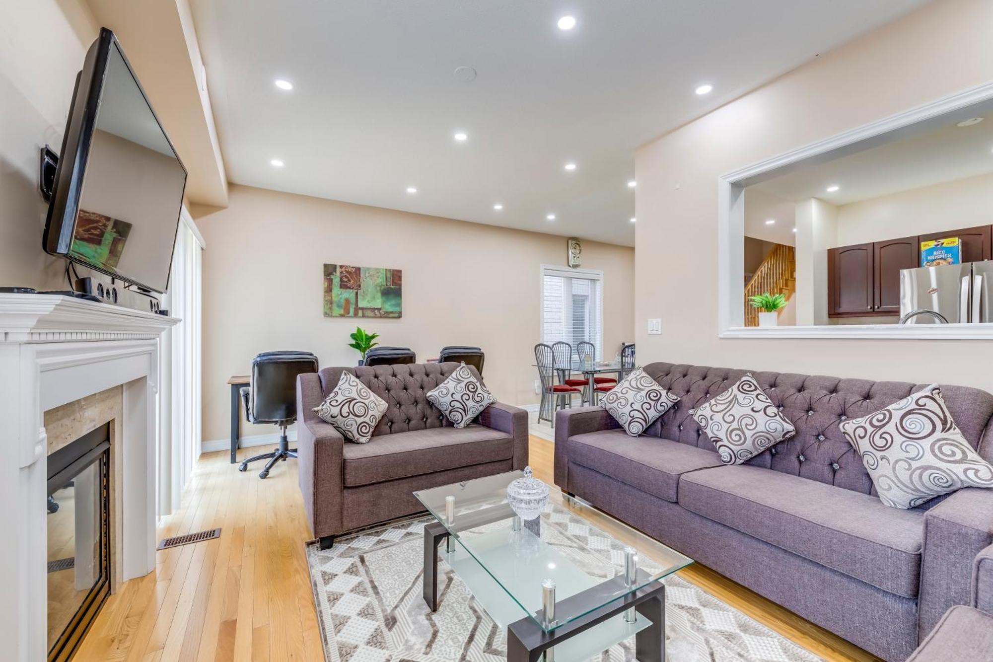 Avid Vacation Palace In Castlemore , Brampton Bagian luar foto